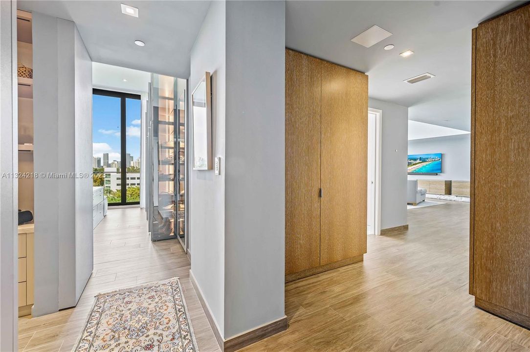 Recently Sold: $6,690,000 (3 beds, 4 baths, 2978 Square Feet)
