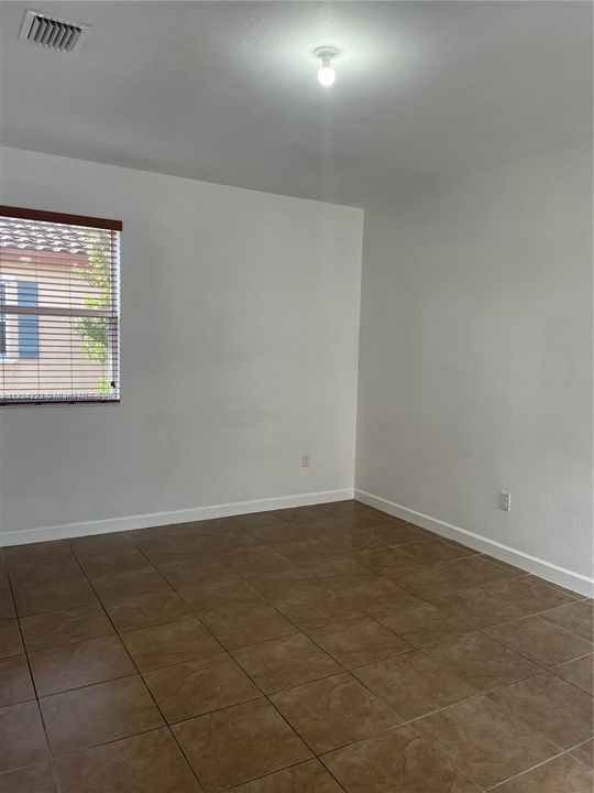 Recientemente alquilado: $1,400 (0 camas, 1 baños, 2312 Pies cuadrados)