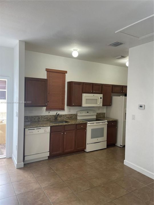 Recientemente alquilado: $1,400 (0 camas, 1 baños, 2312 Pies cuadrados)