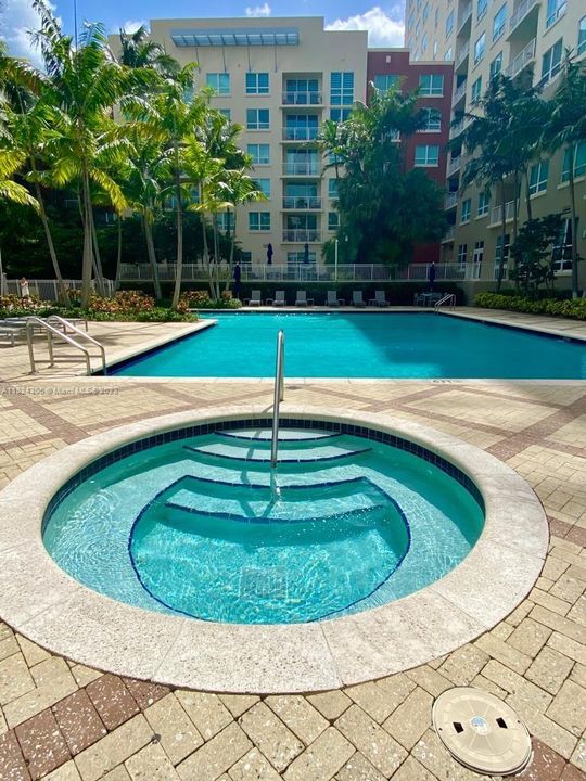 Recently Sold: $350,000 (1 beds, 1 baths, 709 Square Feet)