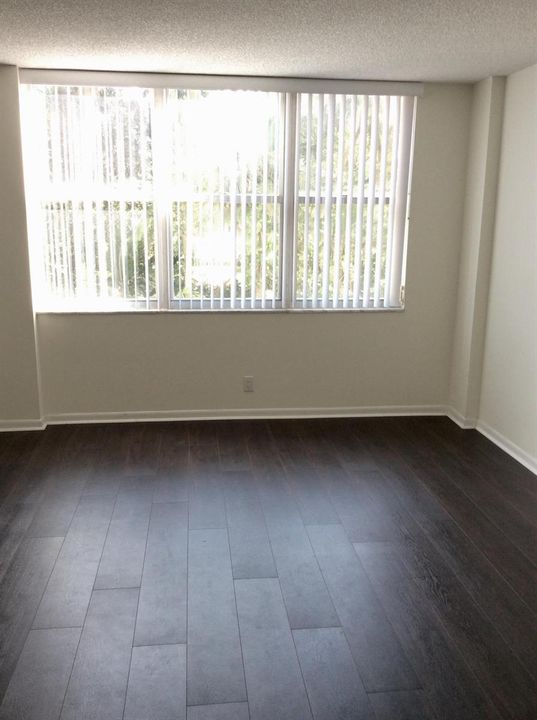 Recientemente alquilado: $1,950 (1 camas, 1 baños, 940 Pies cuadrados)