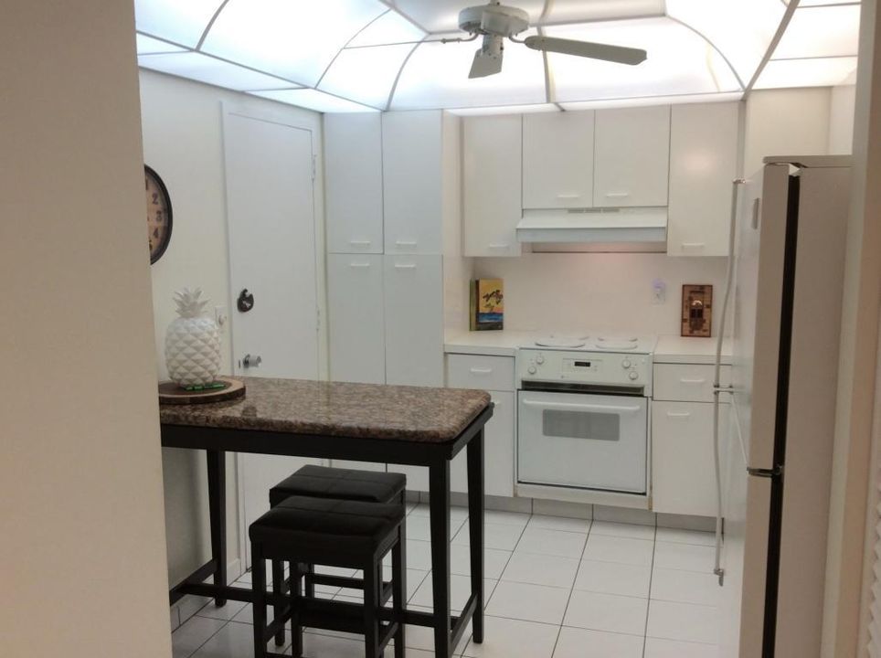 Recientemente alquilado: $1,950 (1 camas, 1 baños, 940 Pies cuadrados)