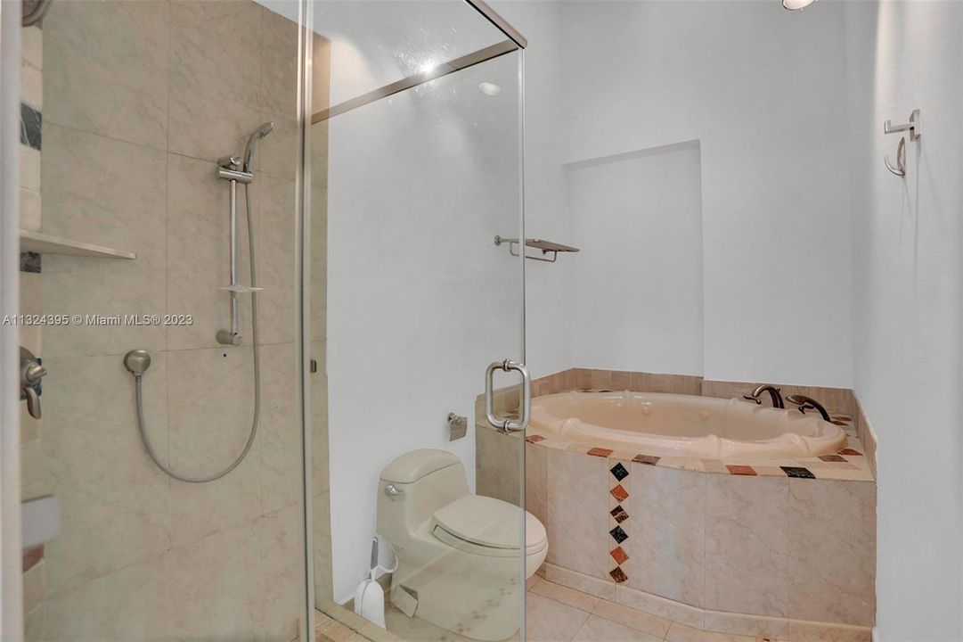最近售出: $675,000 (3 贝兹, 2 浴室, 1707 平方英尺)
