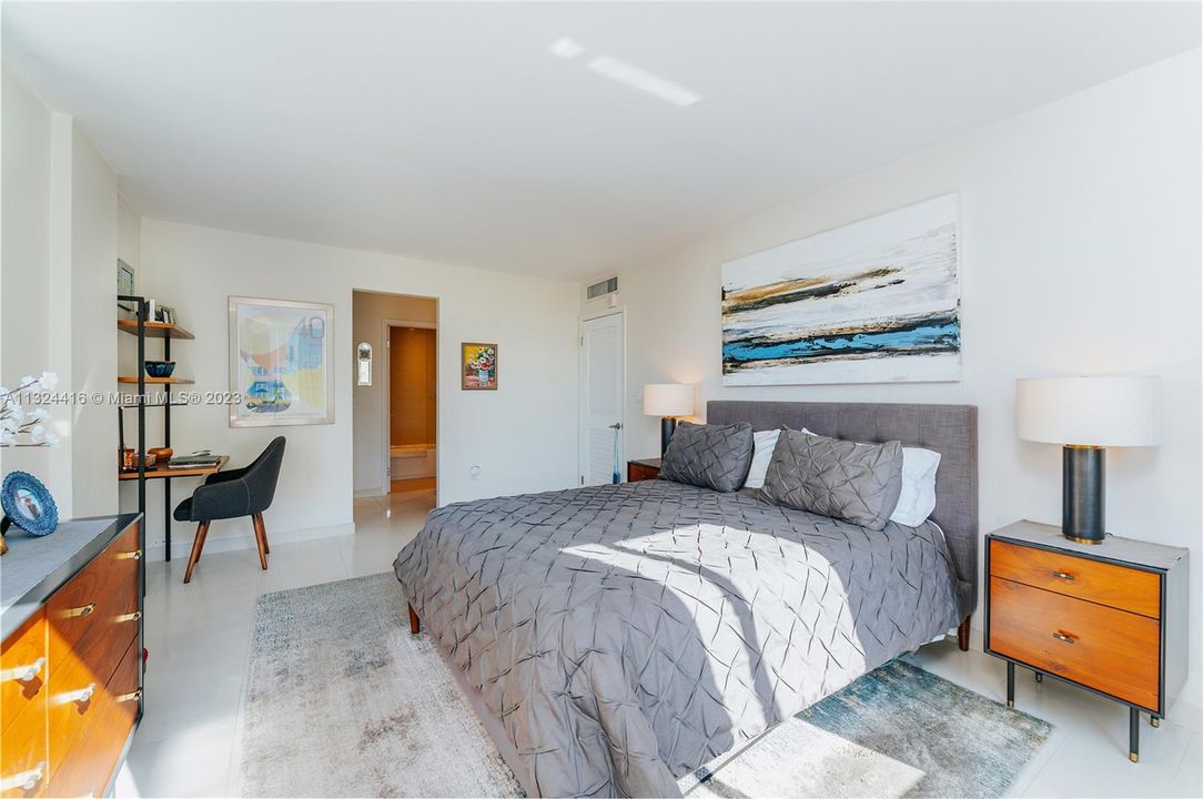 Recently Sold: $449,000 (2 beds, 2 baths, 890 Square Feet)