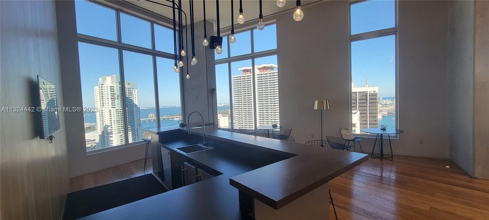 Recently Sold: $463,000 (1 beds, 2 baths, 791 Square Feet)