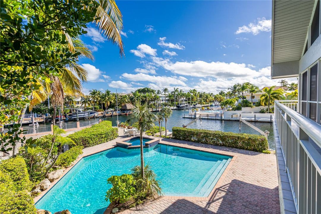 Recently Sold: $3,599,000 (3 beds, 4 baths, 3085 Square Feet)