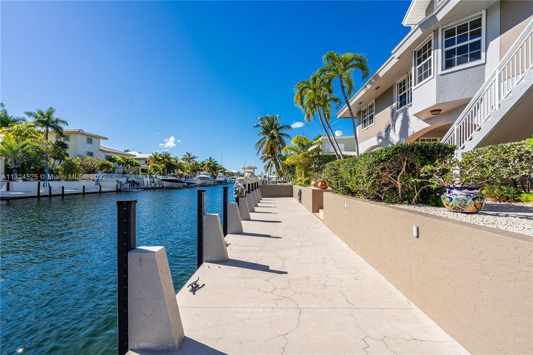 Recently Sold: $3,599,000 (3 beds, 4 baths, 3085 Square Feet)