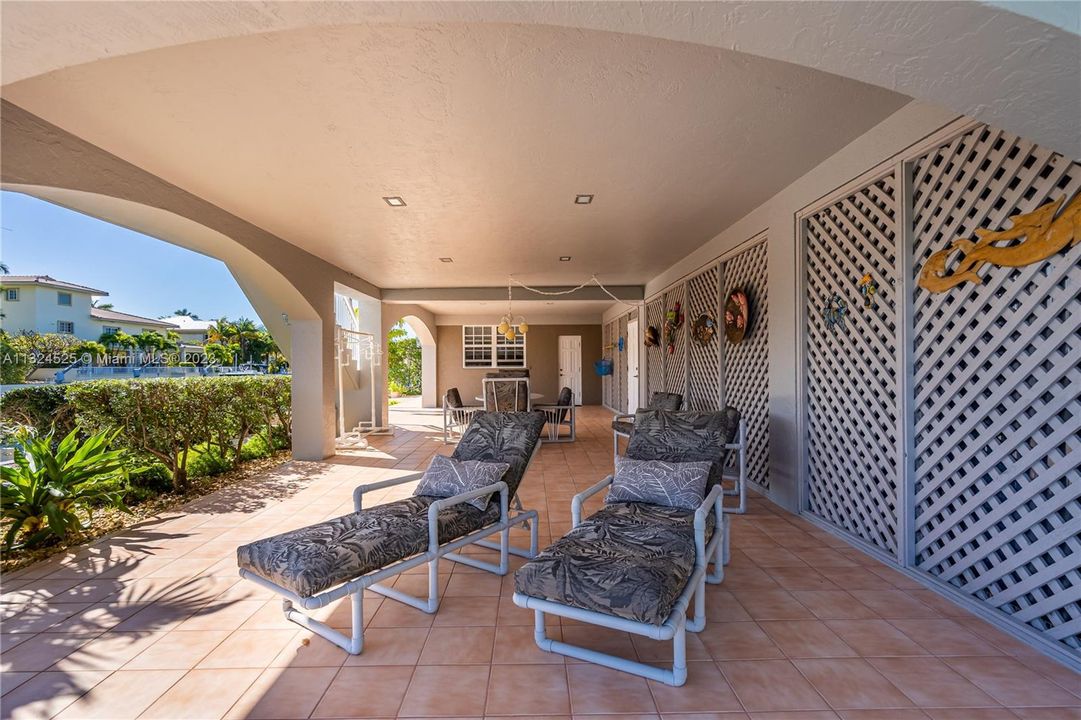 Recently Sold: $3,599,000 (3 beds, 4 baths, 3085 Square Feet)