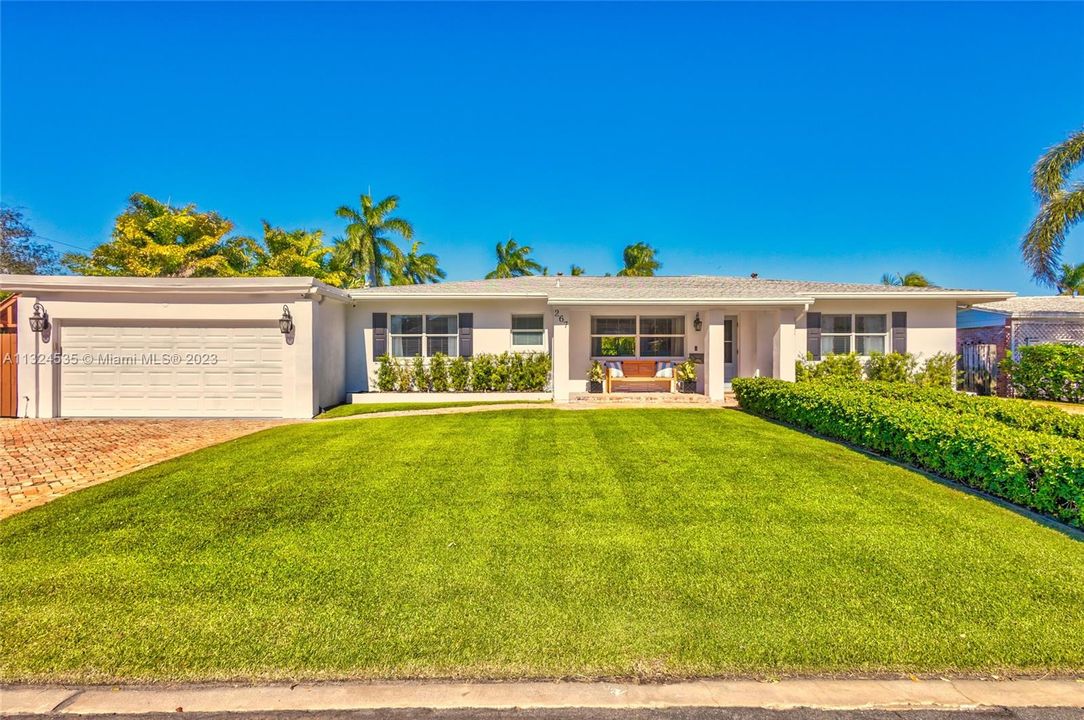 Recently Sold: $1,995,000 (4 beds, 2 baths, 2088 Square Feet)