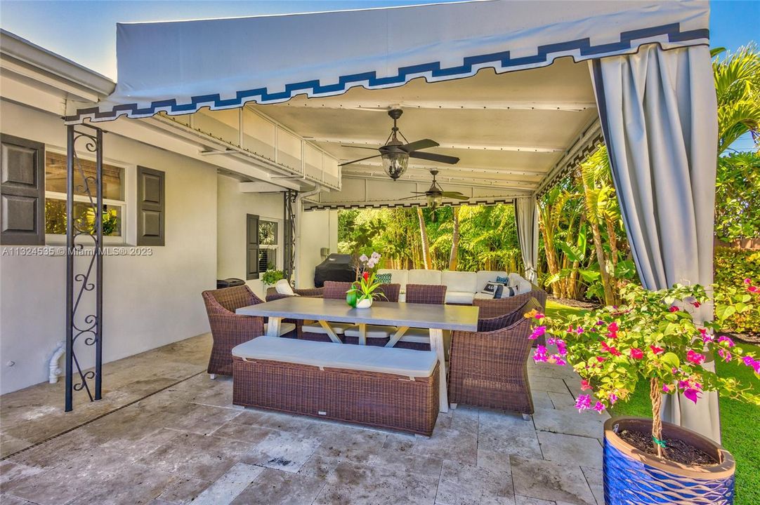 Recently Sold: $1,995,000 (4 beds, 2 baths, 2088 Square Feet)