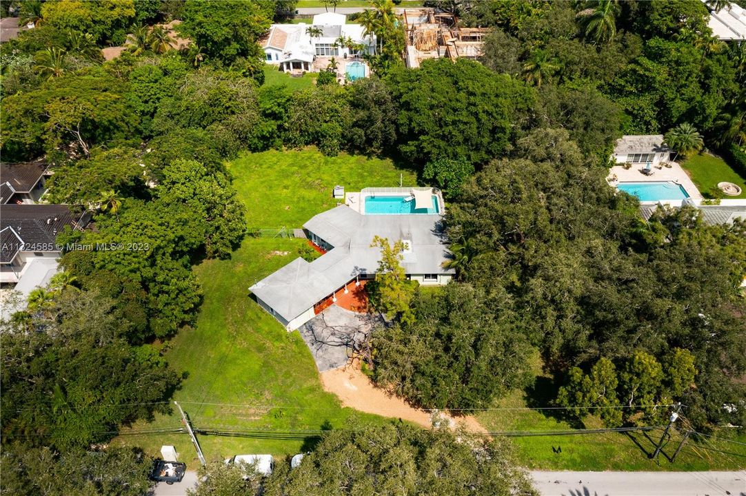 Recently Sold: $5,500,000 (3 beds, 2 baths, 1702 Square Feet)