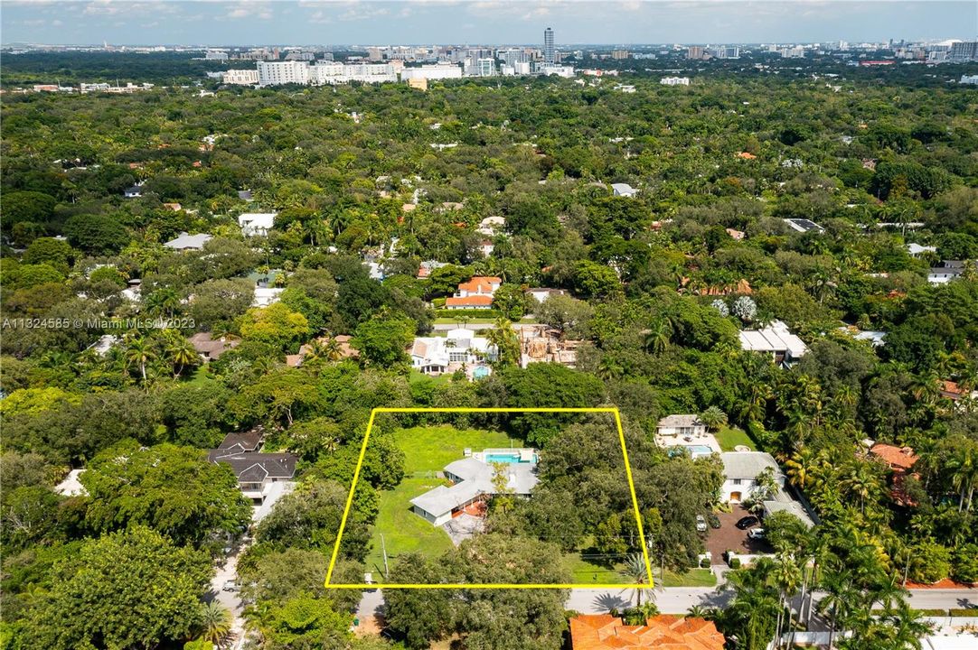 Recently Sold: $5,500,000 (3 beds, 2 baths, 1702 Square Feet)