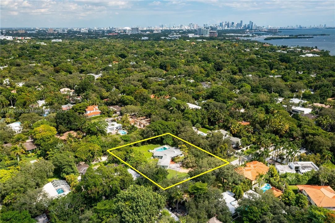 Recently Sold: $5,500,000 (3 beds, 2 baths, 1702 Square Feet)