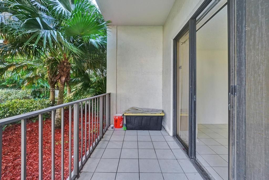Recently Sold: $275,000 (1 beds, 1 baths, 918 Square Feet)