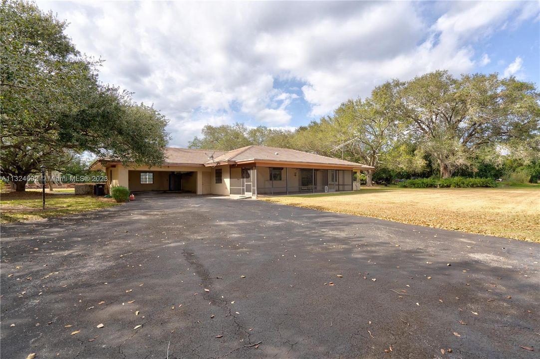 Recently Sold: $3,900,000 (4 beds, 2 baths, 4757 Square Feet)