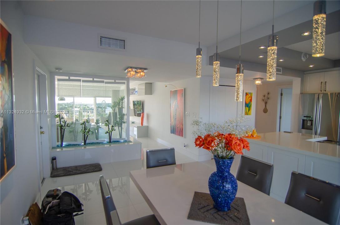 Recently Sold: $1,275,000 (2 beds, 2 baths, 1729 Square Feet)