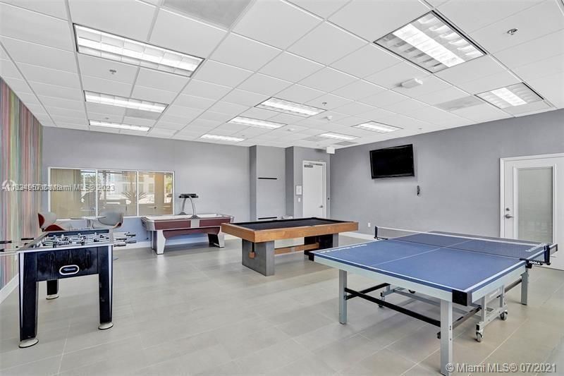 Recently Sold: $630,000 (1 beds, 1 baths, 825 Square Feet)