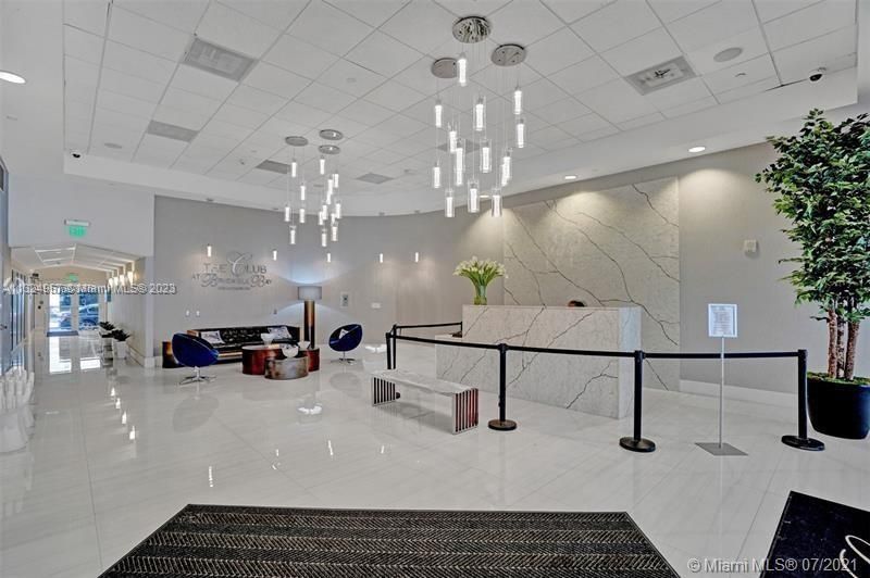 Recently Sold: $630,000 (1 beds, 1 baths, 825 Square Feet)