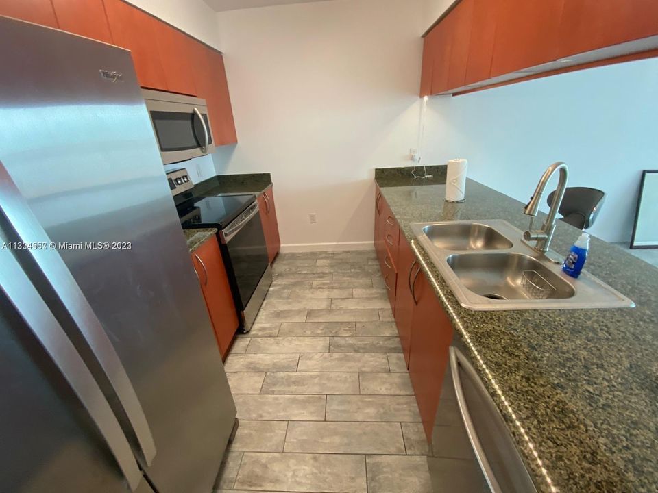 Recently Sold: $630,000 (1 beds, 1 baths, 825 Square Feet)