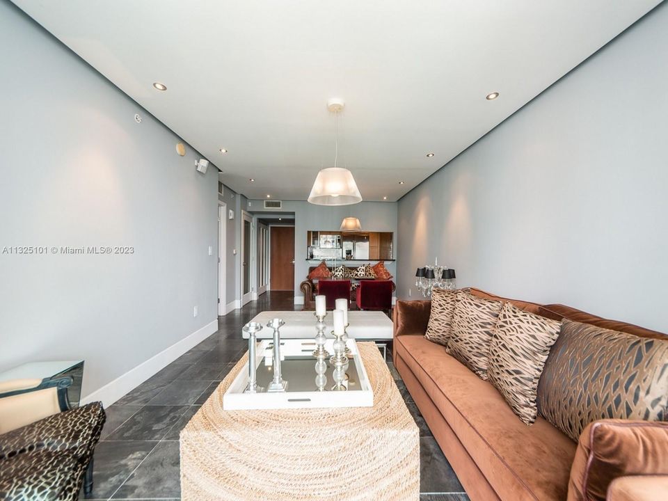Recently Sold: $475,000 (1 beds, 1 baths, 775 Square Feet)