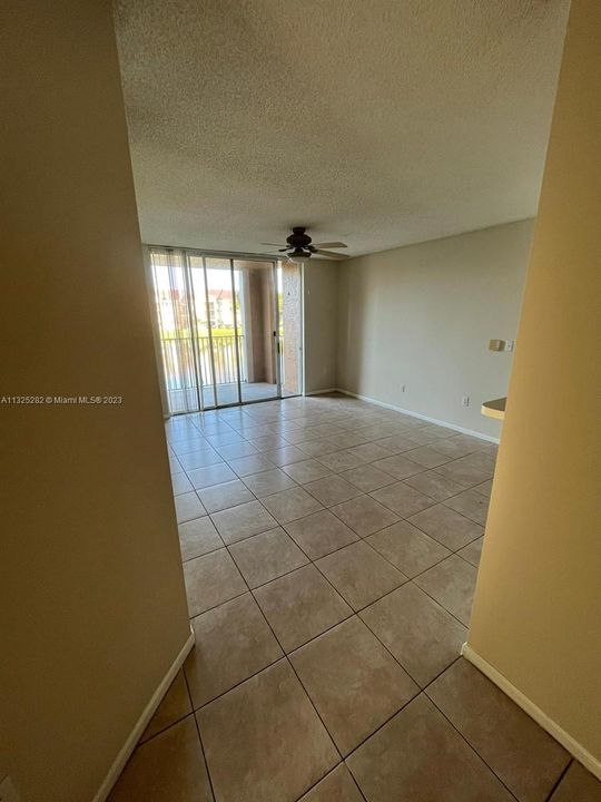 Recently Rented: $1,900 (1 beds, 1 baths, 665 Square Feet)