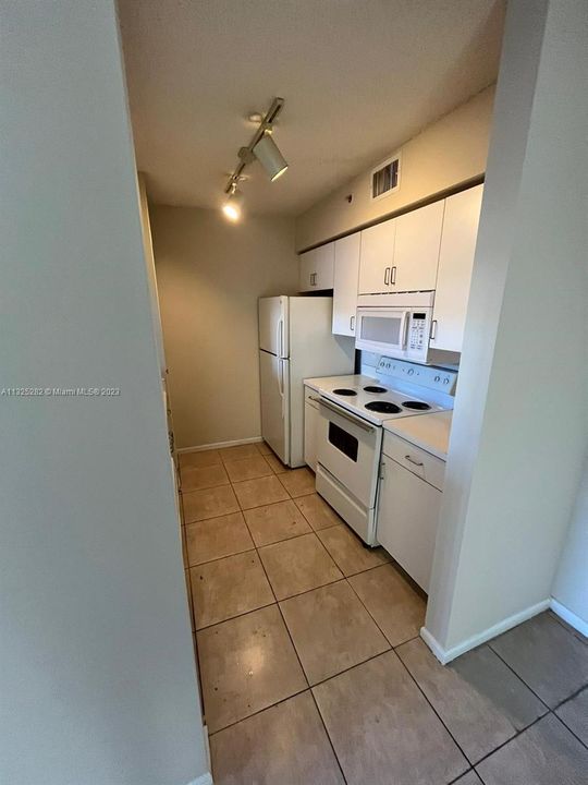 Recently Rented: $1,900 (1 beds, 1 baths, 665 Square Feet)
