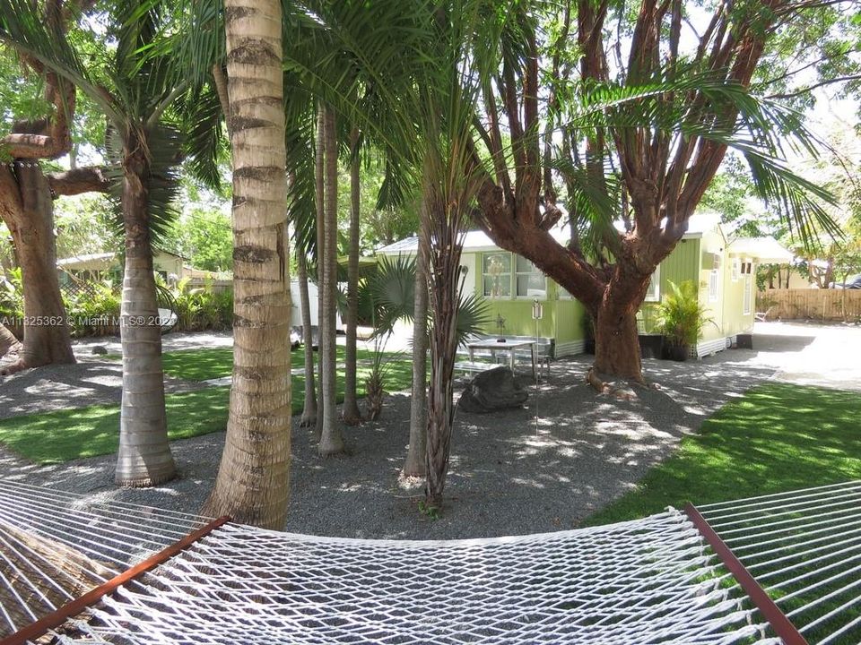 Recently Sold: $650,000 (2 beds, 2 baths, 1296 Square Feet)