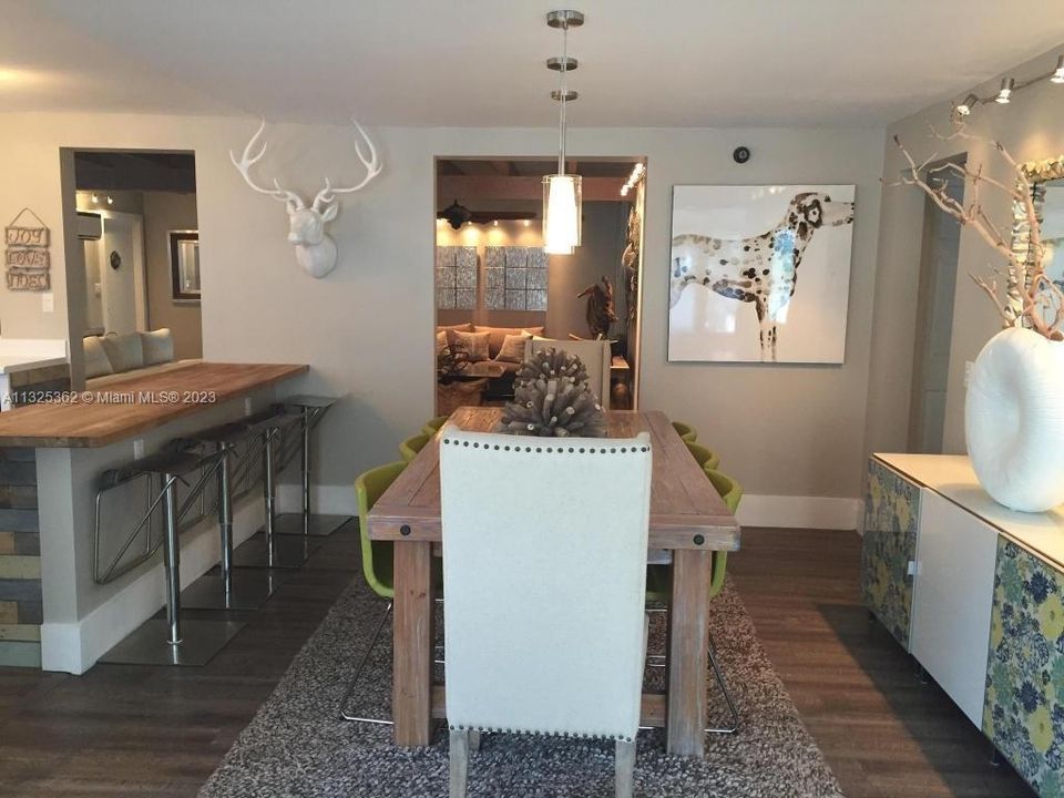 Recently Sold: $650,000 (2 beds, 2 baths, 1296 Square Feet)