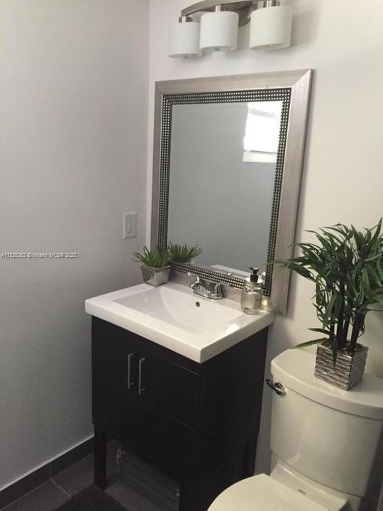Recently Sold: $650,000 (2 beds, 2 baths, 1296 Square Feet)