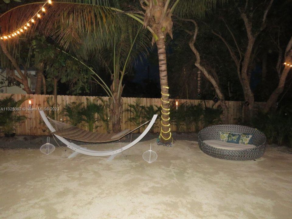 Recently Sold: $650,000 (2 beds, 2 baths, 1296 Square Feet)