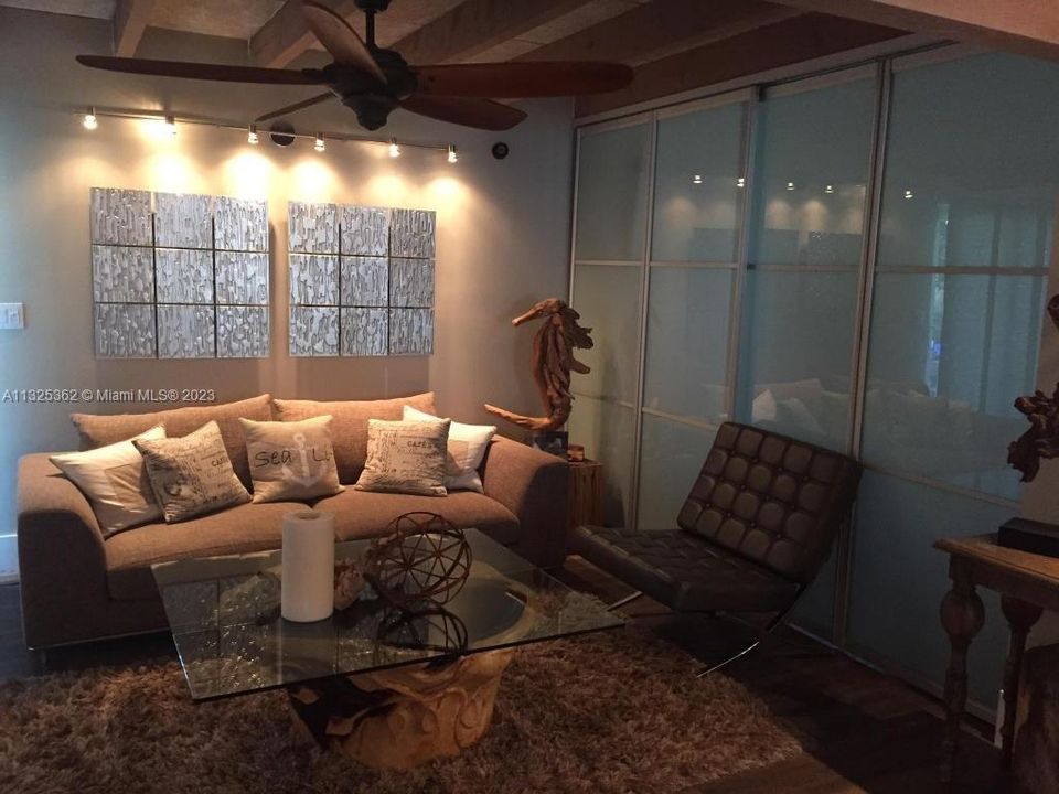 Recently Sold: $650,000 (2 beds, 2 baths, 1296 Square Feet)