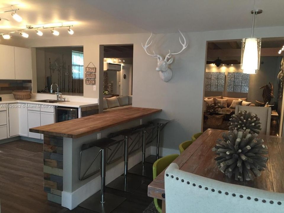 Recently Sold: $650,000 (2 beds, 2 baths, 1296 Square Feet)