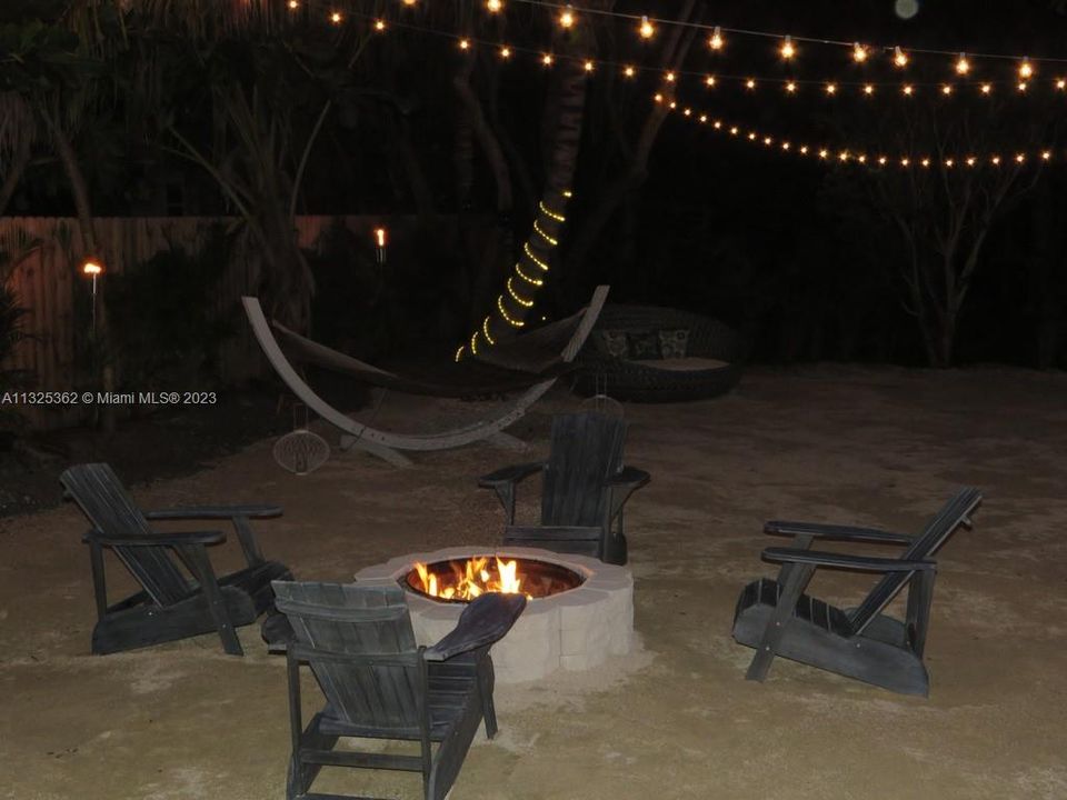 Recently Sold: $650,000 (2 beds, 2 baths, 1296 Square Feet)