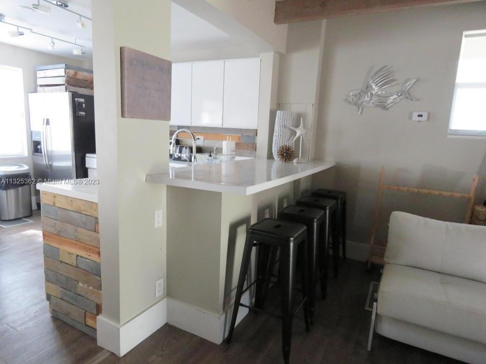 Recently Sold: $650,000 (2 beds, 2 baths, 1296 Square Feet)