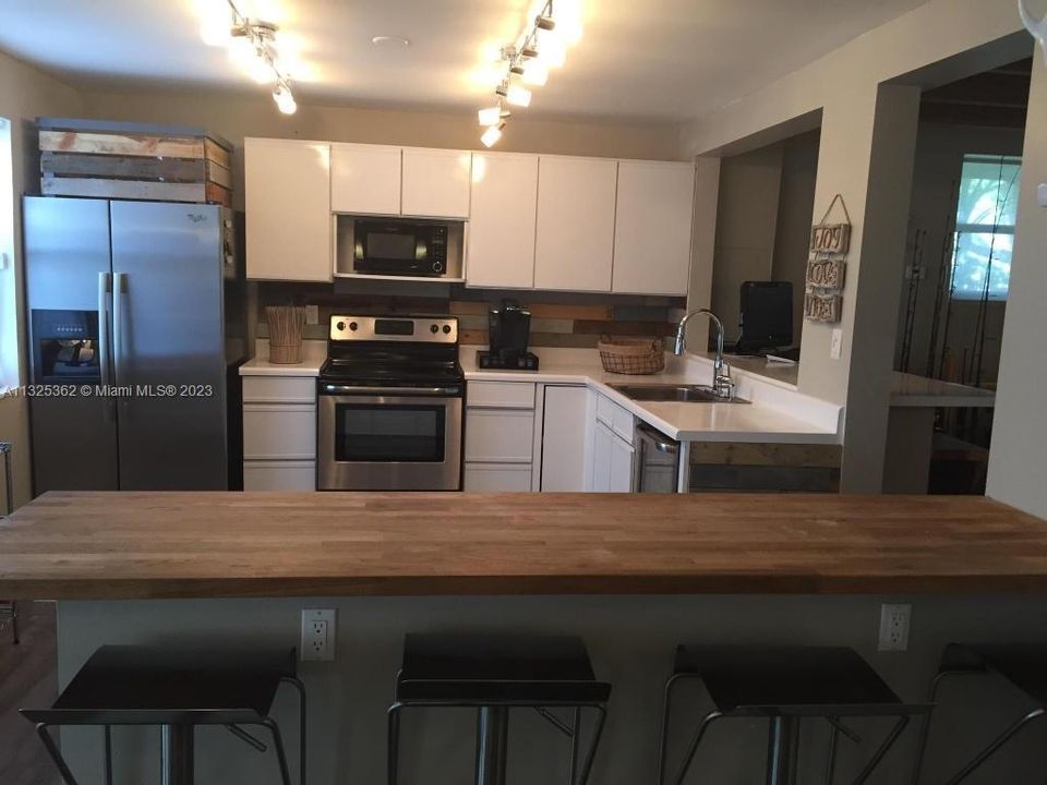 Recently Sold: $650,000 (2 beds, 2 baths, 1296 Square Feet)
