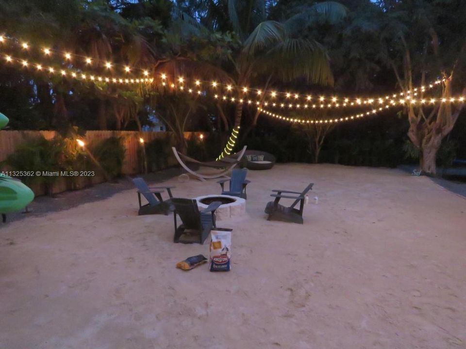 Recently Sold: $650,000 (2 beds, 2 baths, 1296 Square Feet)