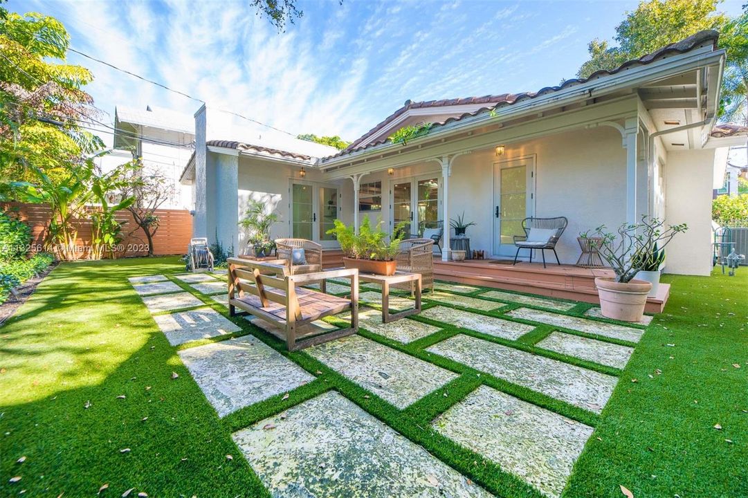 Recently Sold: $1,435,000 (3 beds, 3 baths, 1947 Square Feet)