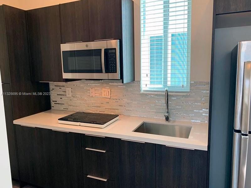Recently Rented: $1,950 (0 beds, 1 baths, 2379 Square Feet)