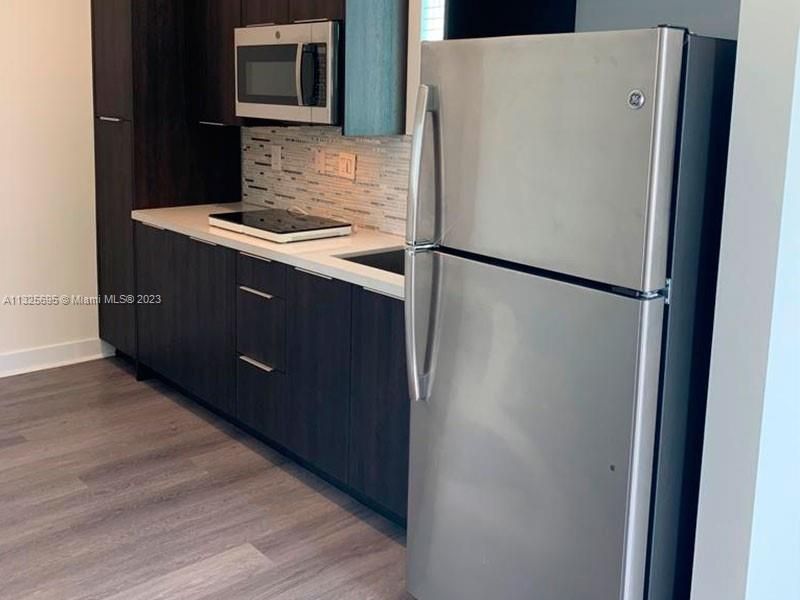 Recently Rented: $1,950 (0 beds, 1 baths, 2379 Square Feet)