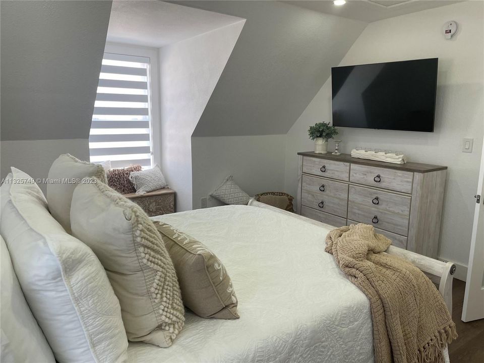 Recently Rented: $5,000 (4 beds, 2 baths, 1401 Square Feet)