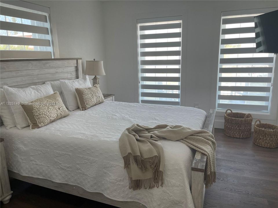 Recently Rented: $5,000 (4 beds, 2 baths, 1401 Square Feet)