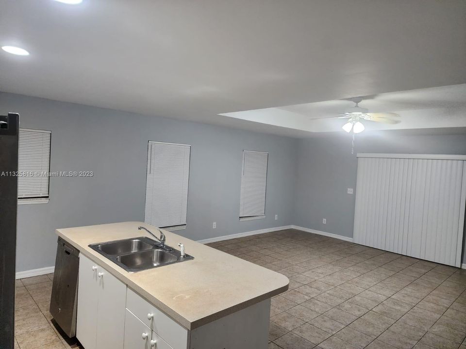 Recently Rented: $1,900 (3 beds, 2 baths, 0 Square Feet)