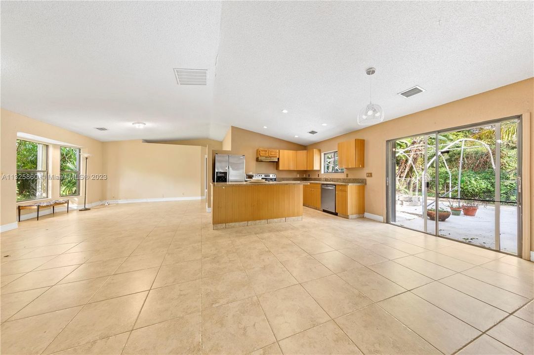 Recently Sold: $1,200,000 (3 beds, 3 baths, 1778 Square Feet)
