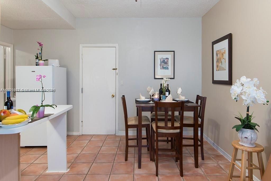 Recently Sold: $350,000 (1 beds, 1 baths, 410 Square Feet)