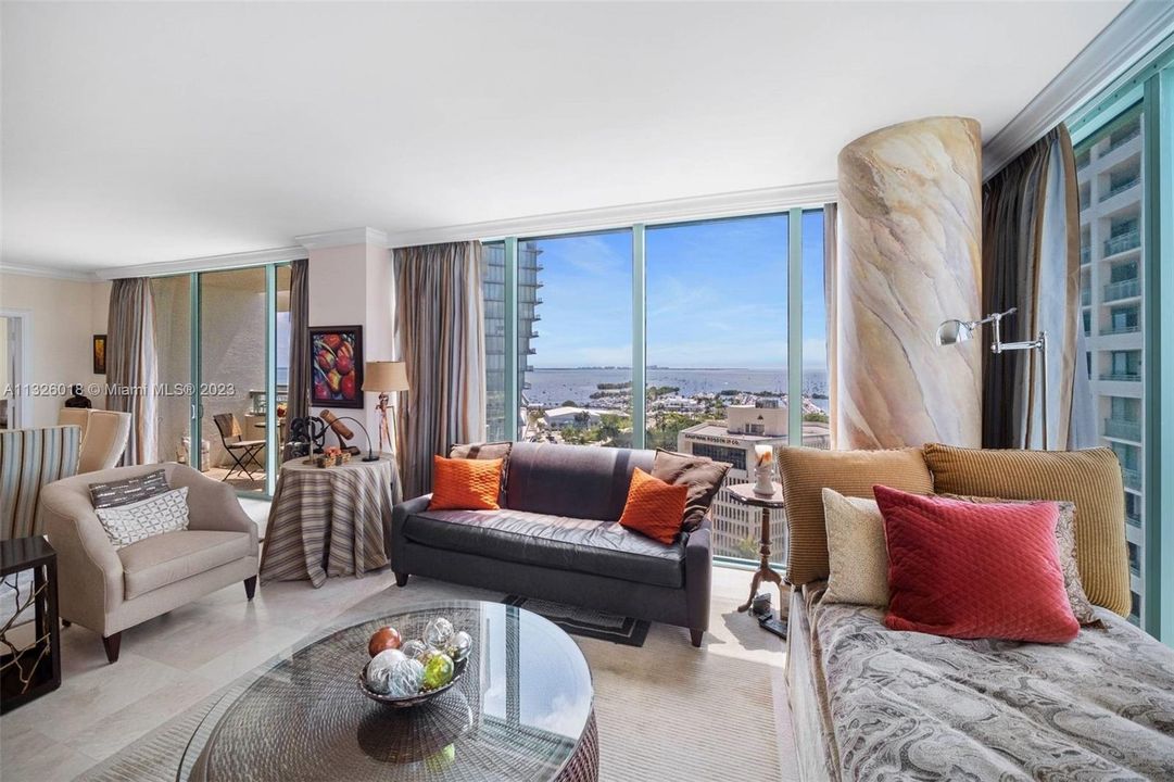Recently Sold: $2,399,000 (3 beds, 3 baths, 2227 Square Feet)