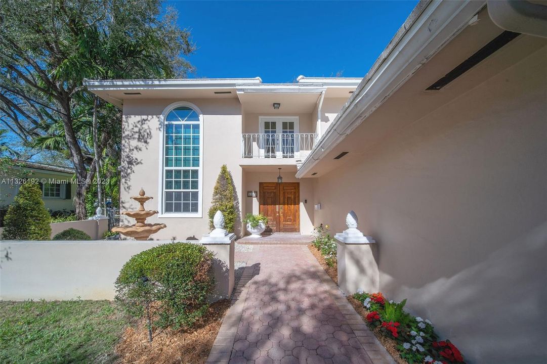 Recently Sold: $1,450,000 (3 beds, 2 baths, 2666 Square Feet)