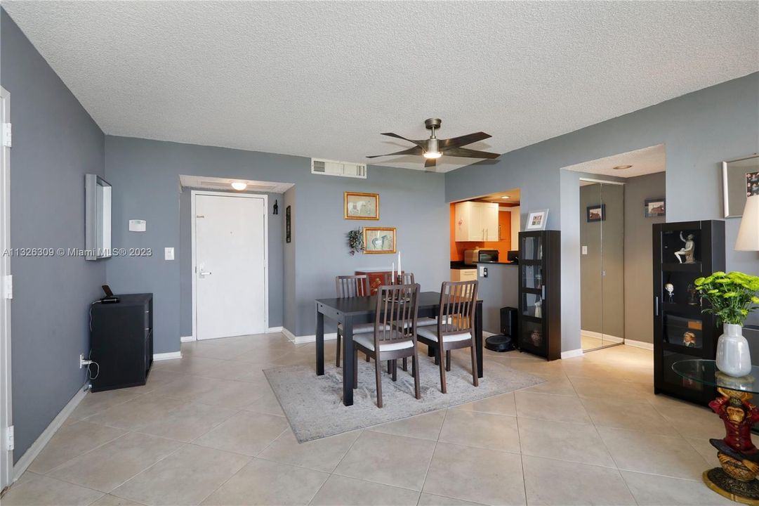 Recently Sold: $299,000 (2 beds, 2 baths, 1225 Square Feet)