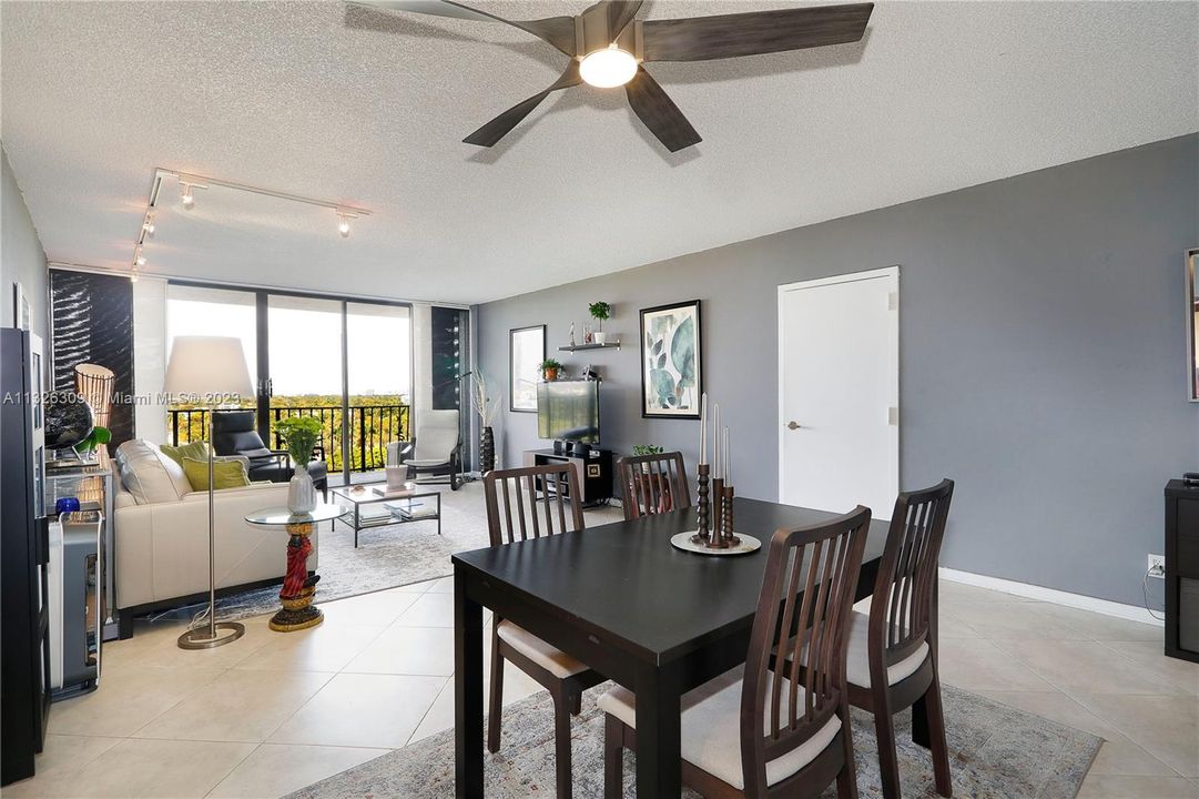 For Sale: $349,000 (2 beds, 2 baths, 1225 Square Feet)