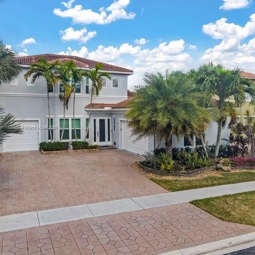 Recently Sold: $899,900 (5 beds, 3 baths, 3216 Square Feet)