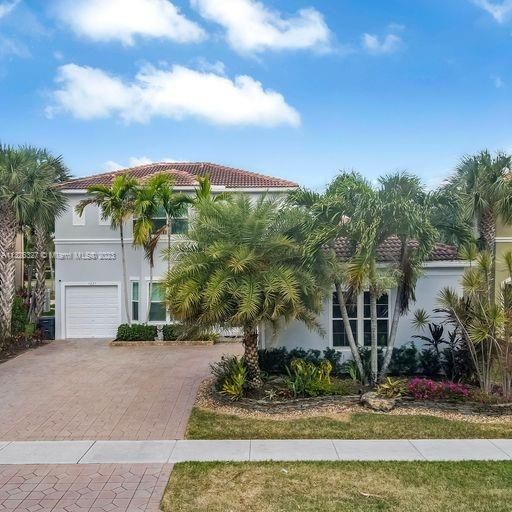 Recently Sold: $899,900 (5 beds, 3 baths, 3216 Square Feet)